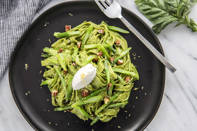 Spinach Fettuccine with Pesto and Asparagus Meal Kit